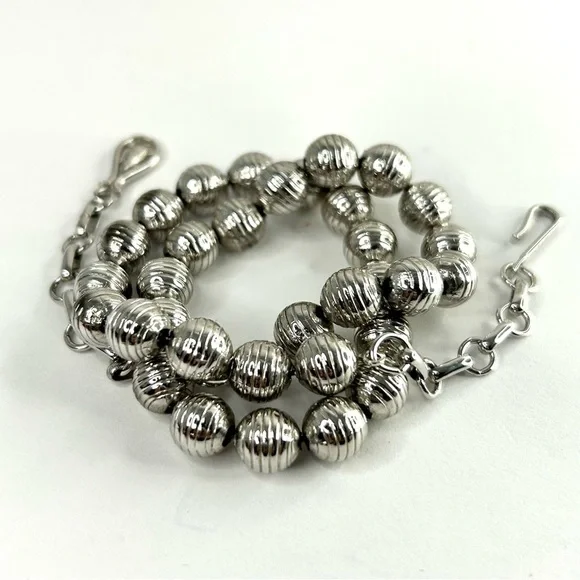 Vintage Coro Silver Tone Metal Ball Beaded Necklace - Picture 5 of 9